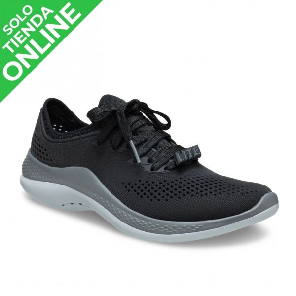 Crocs negros online mujer