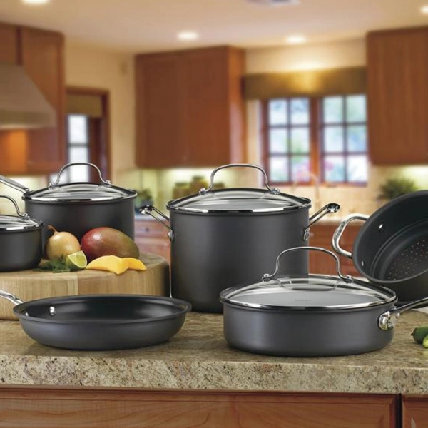 https://www.tupi.com.py/imagen_articulo/73260__600__600__JUEGO-DE-OLLAS-CUISINART-10PZAS-66-10-NEGRO