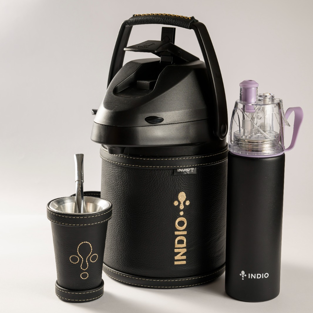 TERMO INDIO INOX 2.5 LTS. CUERO PREMIUM NEGRO CON BOTELLA SPLASH DE REGALO